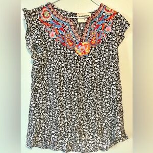 Savanna Jane embroidered top M